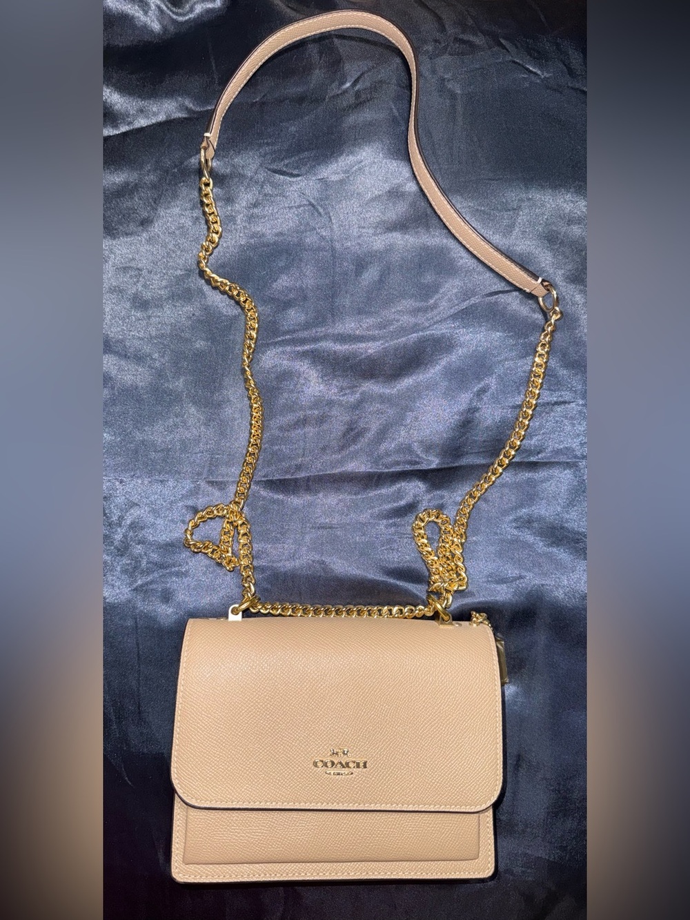 Coach Envelope Wallet With Chain / Mini Crossbody